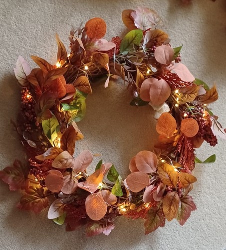 Wreath with battery lights - with,
